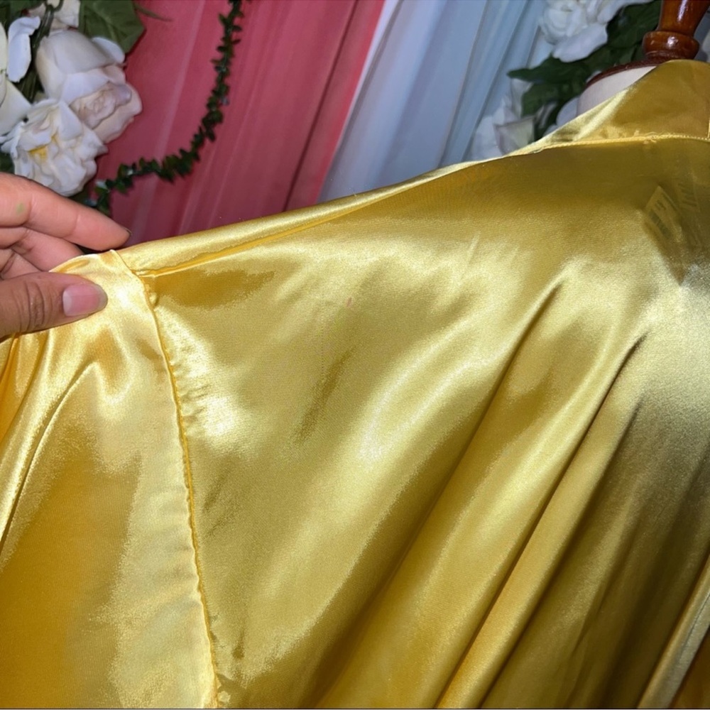 Frederick's of Hollywood Sun Yellow Robe - Picture 4 of 5